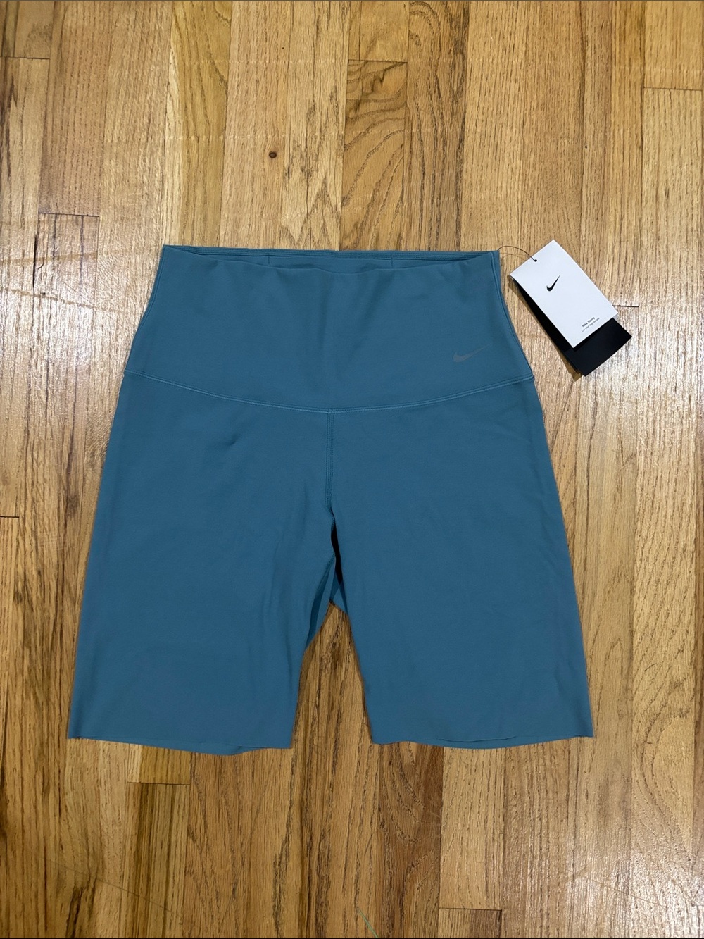 Nike Women's Zenvy Gentle-Support High-Waisted 8" Biker Shorts
